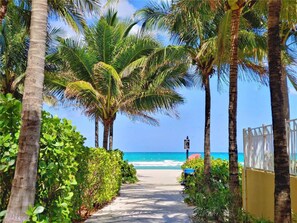 Beach towels - le Cartier Sunny Isles Ocean Paradise (Sunny Isles Beach)