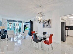 House - New New Beach View (Hollywood)