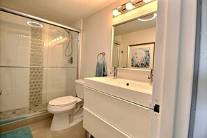 Apartment, Smoking | Bathroom - Golden Isles 509 in Hallandale Beach (Hallandale Beach)