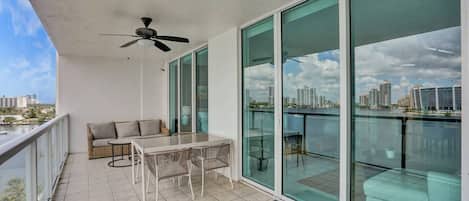 House | Terrace/patio