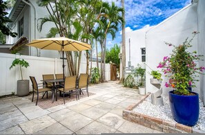 Apartment | 3 bedrooms - Casa Roselle Full 2 2 (Hollywood)