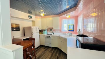 Refrigerador, microondas, horno y lavavajillas