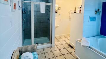 Jetted tub, hair dryer, towels