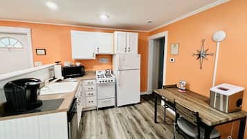 Refrigerador, microondas, horno y lavavajillas