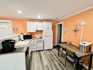 Fridge, microwave, oven, coffee/tea maker