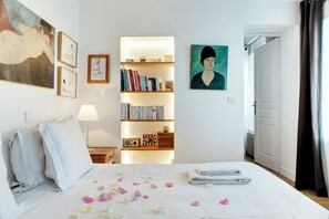 Iron/ironing board - Paris Marais Rambuteau residence (Paris)
