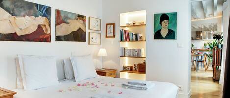 Comfort Apartment | Iron/ironing board