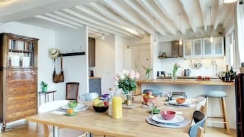 Apartamento conforto | Opções para refeição no quarto