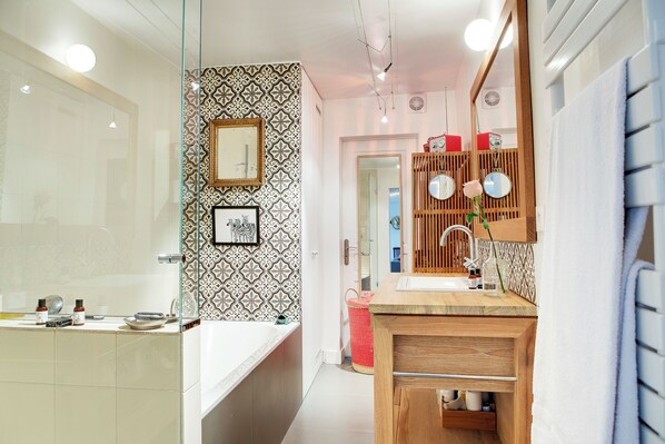 Comfort Apartment | Bathroom