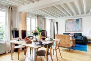 Living area - Paris Marais Rambuteau residence (Paris)