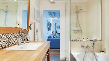 Comfort Apartment | Bathroom