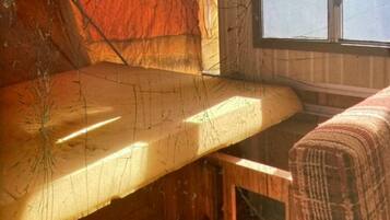 1 bedroom, bed sheets