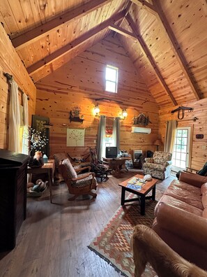 Smart TV, libros y videoteca 