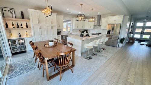 Beautiful Modern  Luxury Cozy House