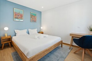 1 sovrum, skrivbord, strykjärn/strykbräda och internet