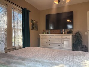 3 chambres, fer et planche à repasser, Wi-Fi, draps fournis