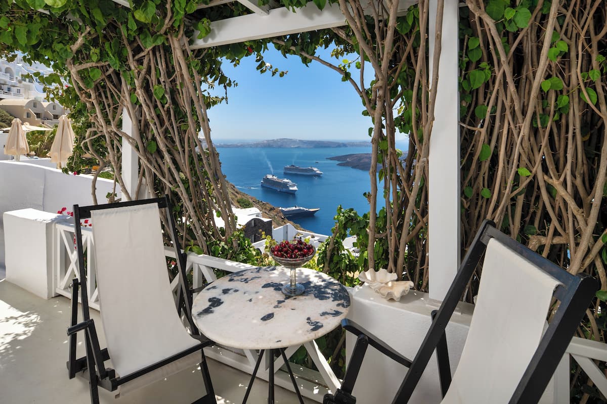 Nest Studio with Caldera View | In-room safe, free WiFi
