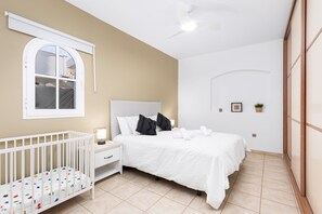 4 bedrooms, iron/ironing board, WiFi, bed sheets
