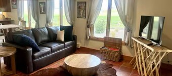 Charming Goose Neck 2-bedroom house in tranquil Torrey with EV