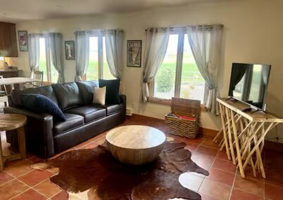 Charming Goose Neck 2-bedroom house in tranquil Torrey with EV