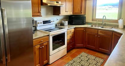 Charming Goose Neck 2-bedroom house in tranquil Torrey with EV