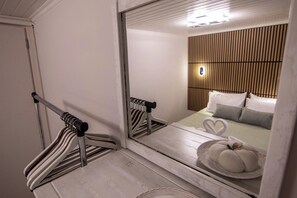 1 bedroom, WiFi, bed sheets - Stylish Appartment in the Heart of Lefkada Old Town Center (Lefkada)