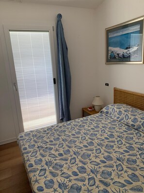 2 bedrooms, iron/ironing board, bed sheets
