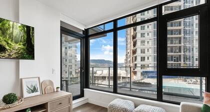 AQUA Corner Unit w Balcony and Amazing View #614