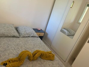 4 bedrooms, WiFi, bed sheets