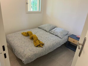 4 bedrooms, WiFi, bed sheets