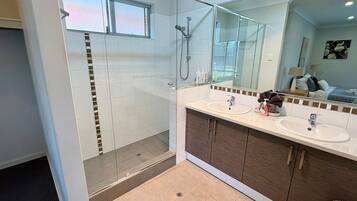 Shower, towels