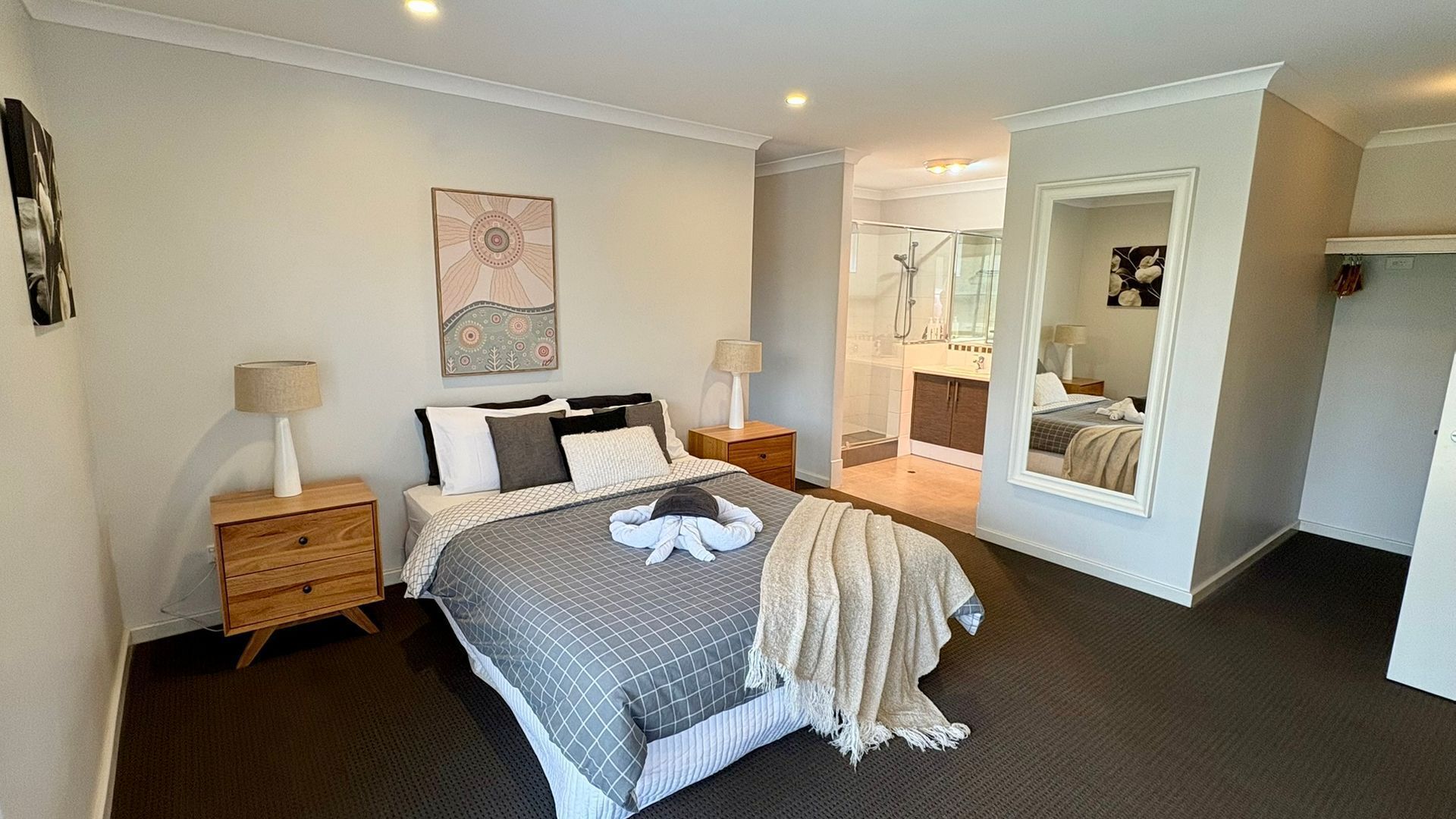 4 makuuhuonetta, työpöytä, vauvan matkasänky, ilmainen Wi-Fi