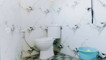 Shower, free toiletries, towels, soap