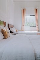 Twin Room | Desk, free WiFi