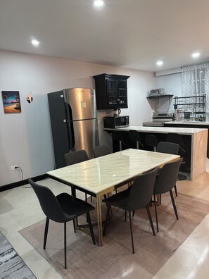 Dining - Welcome to Ocean's Tropical Escape!
Beach front, beach access 1-bedroom, 4 bed. (Runaway Bay)