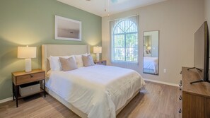 1 sovrum, skrivbord, strykjärn/strykbräda och wi-fi