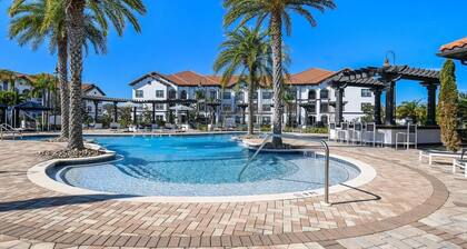 Landing | Stunning 2BD, Courtyard, Gym