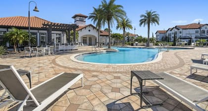 Landing | Spectacular 2BD, Courtyard, Pool