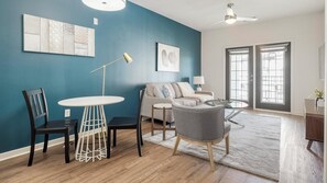 Smart TV - Landing | Spectacular 1BD, Pool, Courtyard (Melbourne)