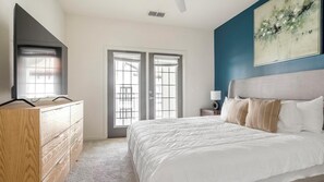 1 bedroom, desk, iron/ironing board, WiFi - Landing | Spectacular 1BD, Pool, Courtyard (Melbourne)