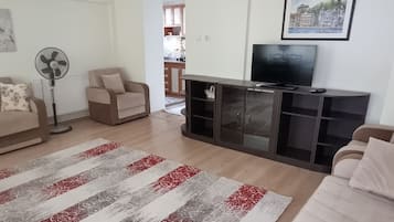 Apartment, 2 Bedrooms, Balcony, Sea View | Living area