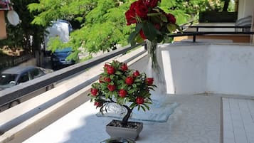 Huoneisto, useita sänkyjä, parveke, rantanäköala | Parveke