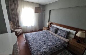 Apartamento clásico, balcón, vistas a la playa