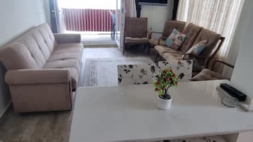 Apartment, 1 Schlafzimmer, Balkon, Meerblick | Wohnbereich