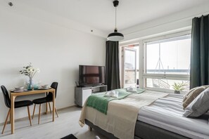1 Schlafzimmer, Schreibtisch, Bügeleisen/Bügelbrett, Reisekinderbett