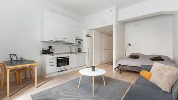 1 chambre, bureau, fer et planche Ă repasser, lit parapluie