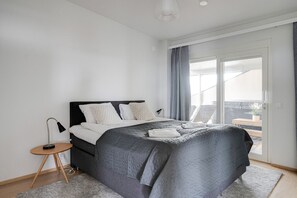 3 Schlafzimmer, Schreibtisch, Bügeleisen/Bügelbrett, Reisekinderbett