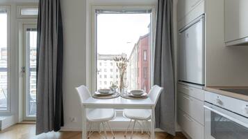Micro-ondes, four, plaque de cuisson, lave-vaisselle