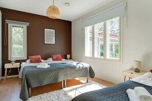 5 bedrooms, desk, iron/ironing board, travel cot