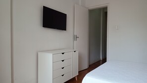 1 bedroom, iron/ironing board, WiFi, bed sheets - Few steps from Ipanema & Arpoador Beaches (Ipanema)